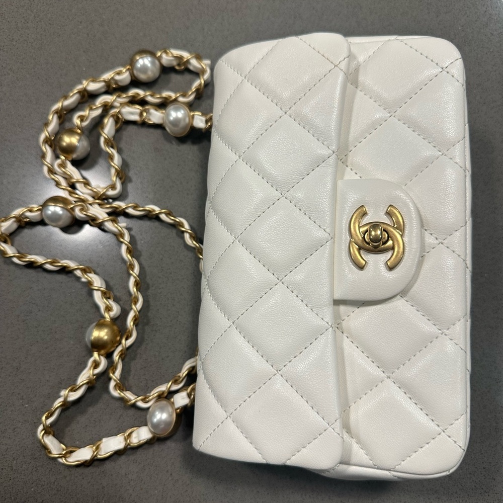 Chanel Classic Mini flap - Picture 2 of 15